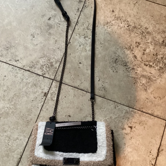 🛑sold❤️Violet Ray of NY. BNWT Fun Fur Shoulder/Crossbody Bag. Black/white/beige - Picture 4 of 4